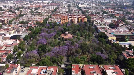 In-Aufnahme-Schuss-Des-Schillernden-Morisco-kiosks,-Santa-María-La-Ribera,-Mexiko-stadt