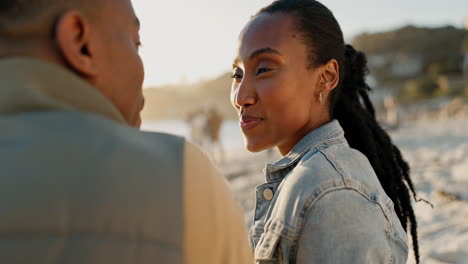 playa, hablando y pareja negra con amor