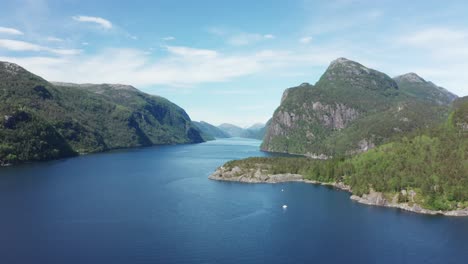 fjord veafjorden à couper le souffle falaise île norvège aérienne