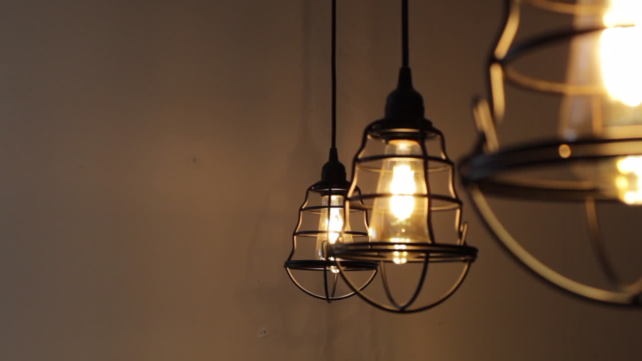 블랙 펜던트, 빈티지 전구가 있는 산업용 조명