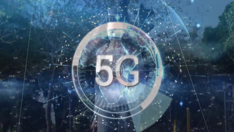 animación de escaneo de alcance con texto 5g y globo sobre mujer caucásica.