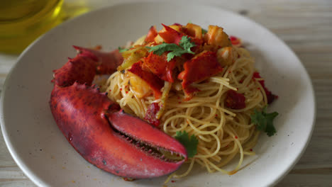 pasta all'astice o espaguetis con langosta