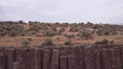 Volcanic-rock-columns-in-arid-sagebrush-landscape,-central-Washington