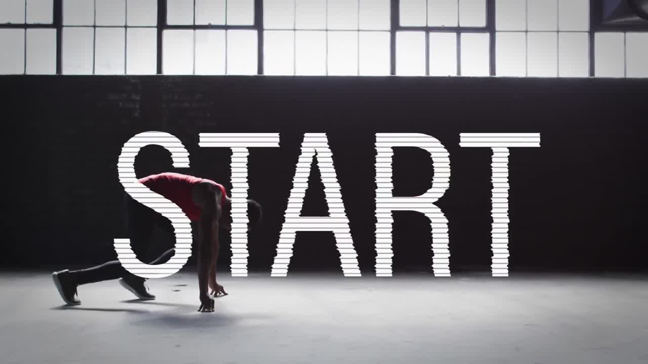 animación del texto de inicio sobre hombre de raza mixta corriendo en el interior