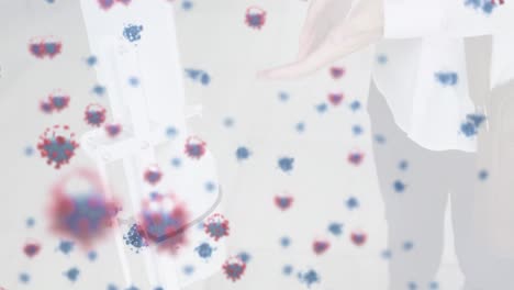 여러 개의 코로나19 세포가 손 소독제를 사용하는 사람의 중간 부분에 떠다니고 있습니다.