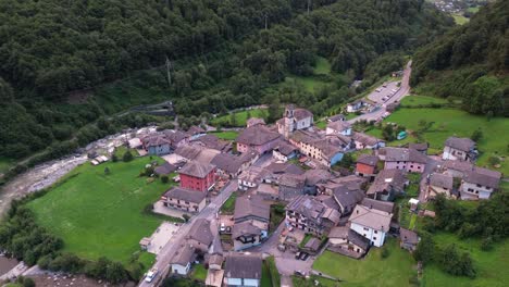 Las-Casas-De-Montaña-En-Fiumenero-Son-El-Destino-Perfecto-Para-El-Invierno