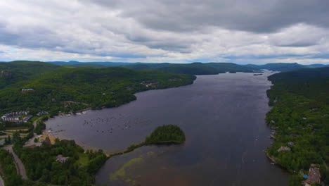 Aerial-drone-shot-of-Lac-Tremblant,-Quebec-in-the-summer