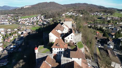 Aarburg-Aargau-Schweiz-Bergburg-An-Einem-Sonnigen-Tag