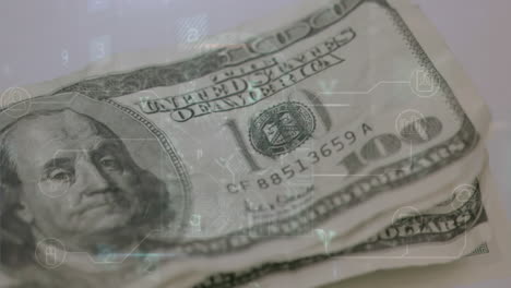 animación de números cambiantes y alerta de virus sobre billetes de dólar