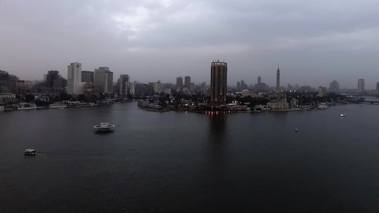 video timelapse de el cairo, egipto muestra el río nilo y los barcos