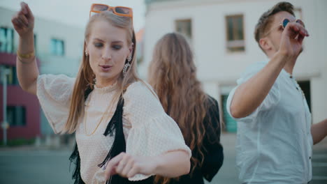 friends dancing in the city