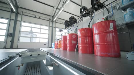interior de un taller de reparación de automóviles moderno