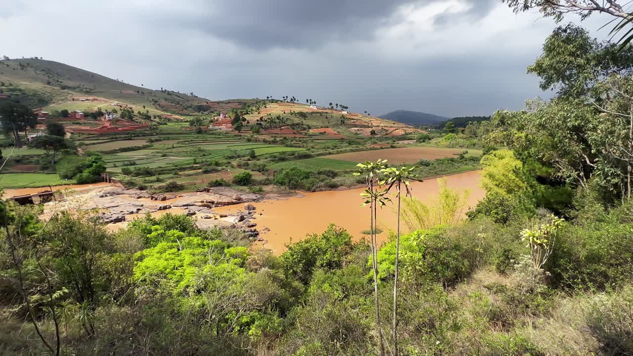 마다가스카르의 사오카 강 (katsaoka river) 을 볼 수 있는 풍경.