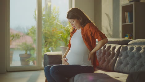 pregnant woman experiencing pain