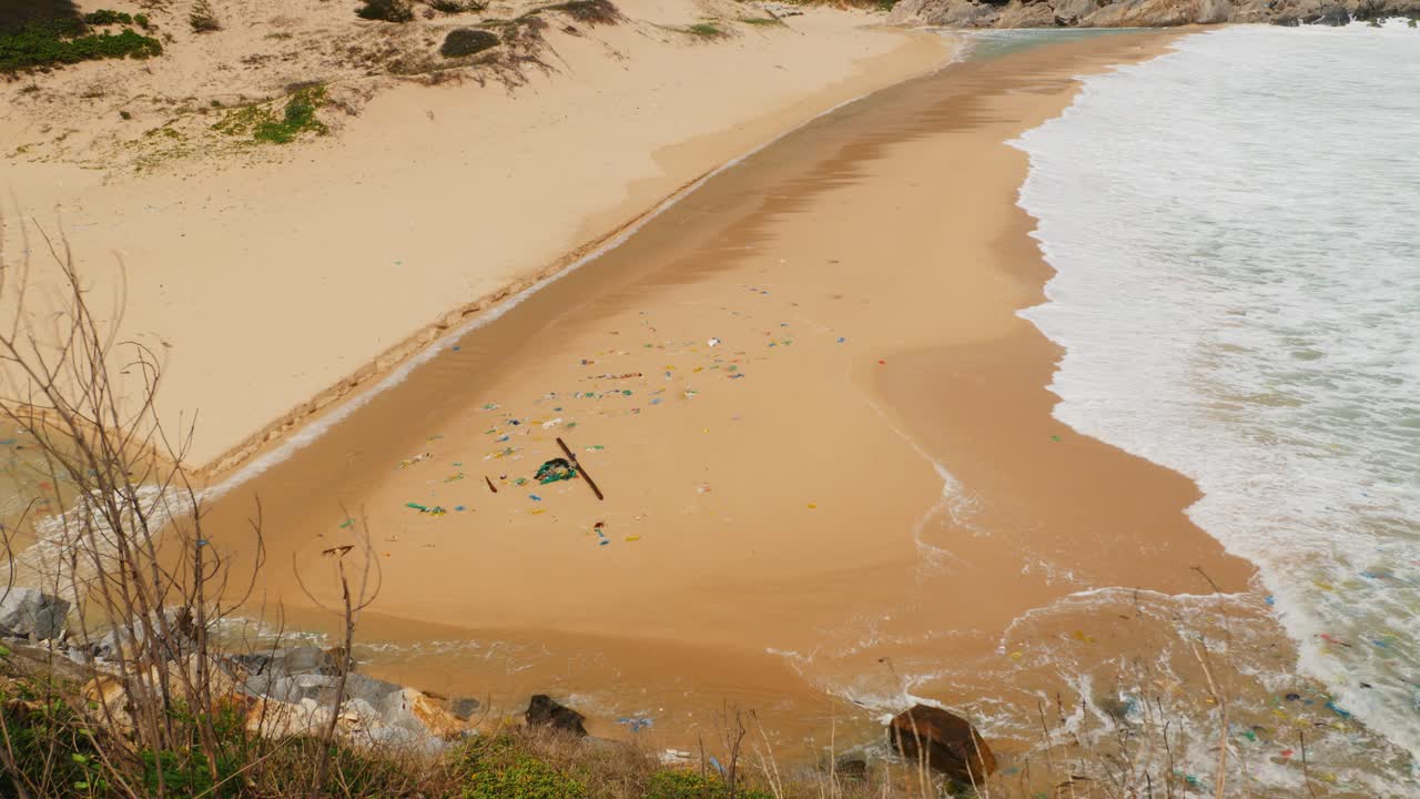 플라스틱 해양 오염 폐기물, 해변 쓰레기