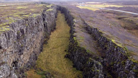 Canyon-Nationalpark-Thingvellir,-Island-Vogelperspektive,-Herbsttag