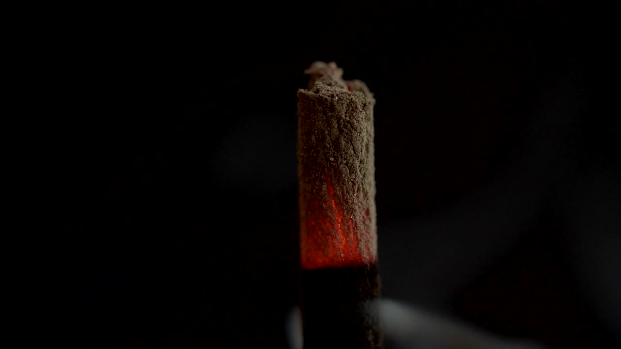 4k macro toma de la quema de incienso.
