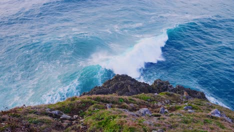 Hermosas-Olas-Azules---Cabeza-De-Media-Luna-Nsw-Australia