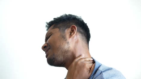 hombre con dolor de cuello
