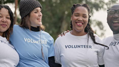 Cara,-Equipo-De-Voluntarios-Y-Sonrisa-En-La-Naturaleza