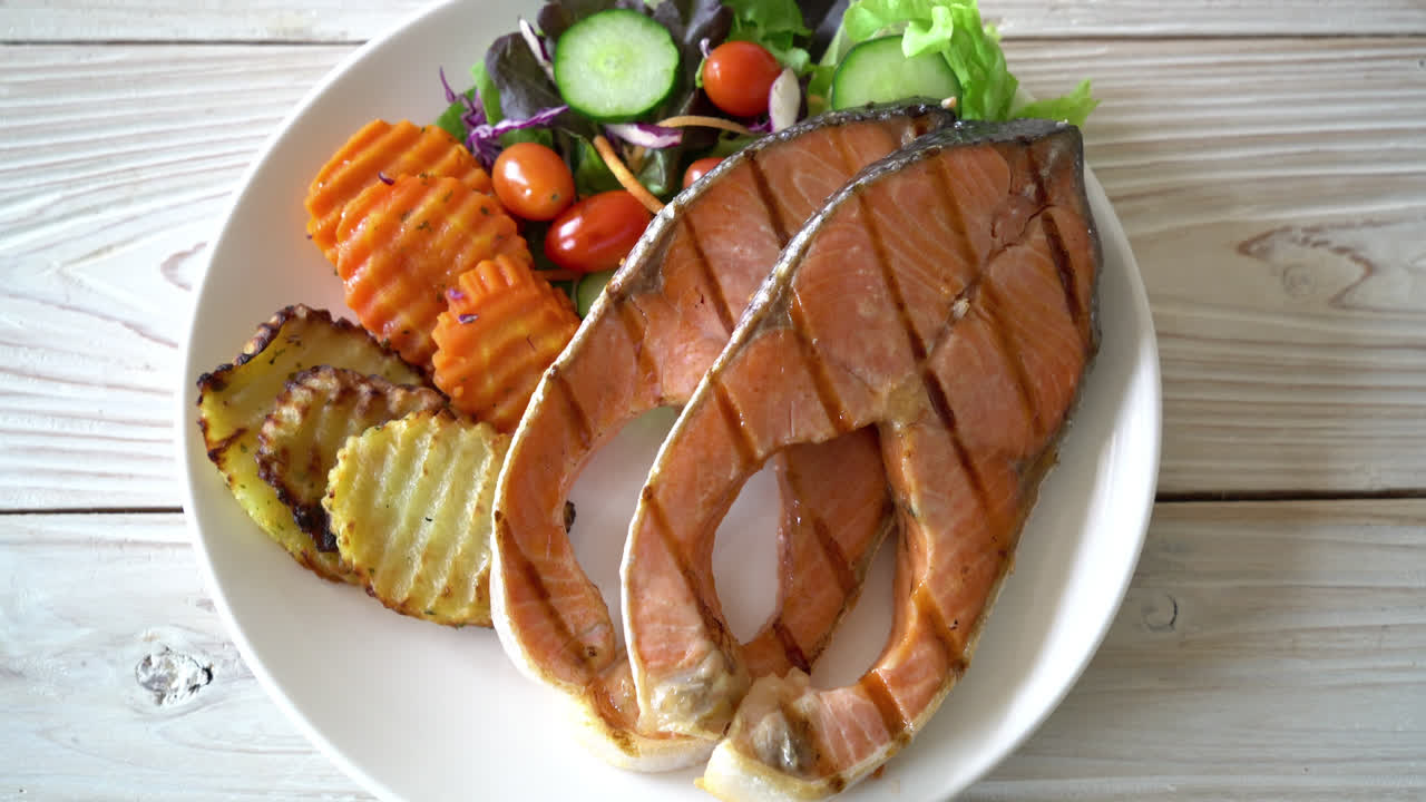 Filete de salmón a la plancha con verduras