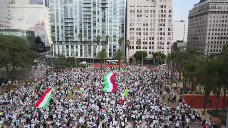 Iranian-people-protesting-in-LA