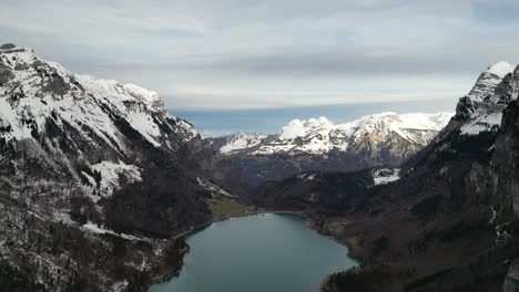 Klöntalersee-Suiza-Glaris-Impresionantes-Vistas-Del-Lago-Y-Las-Montañas