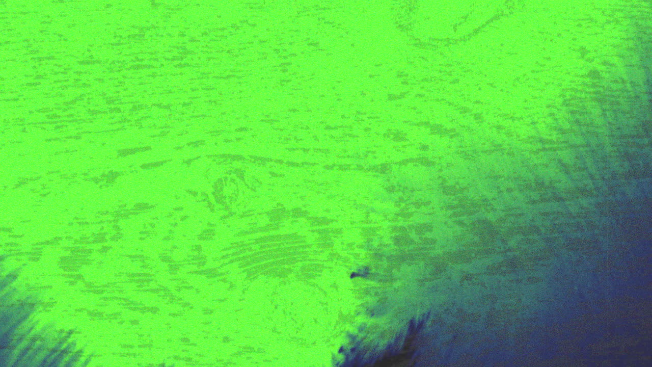 Pennellata verde su sfondo nero, un'istantanea artistica astratta