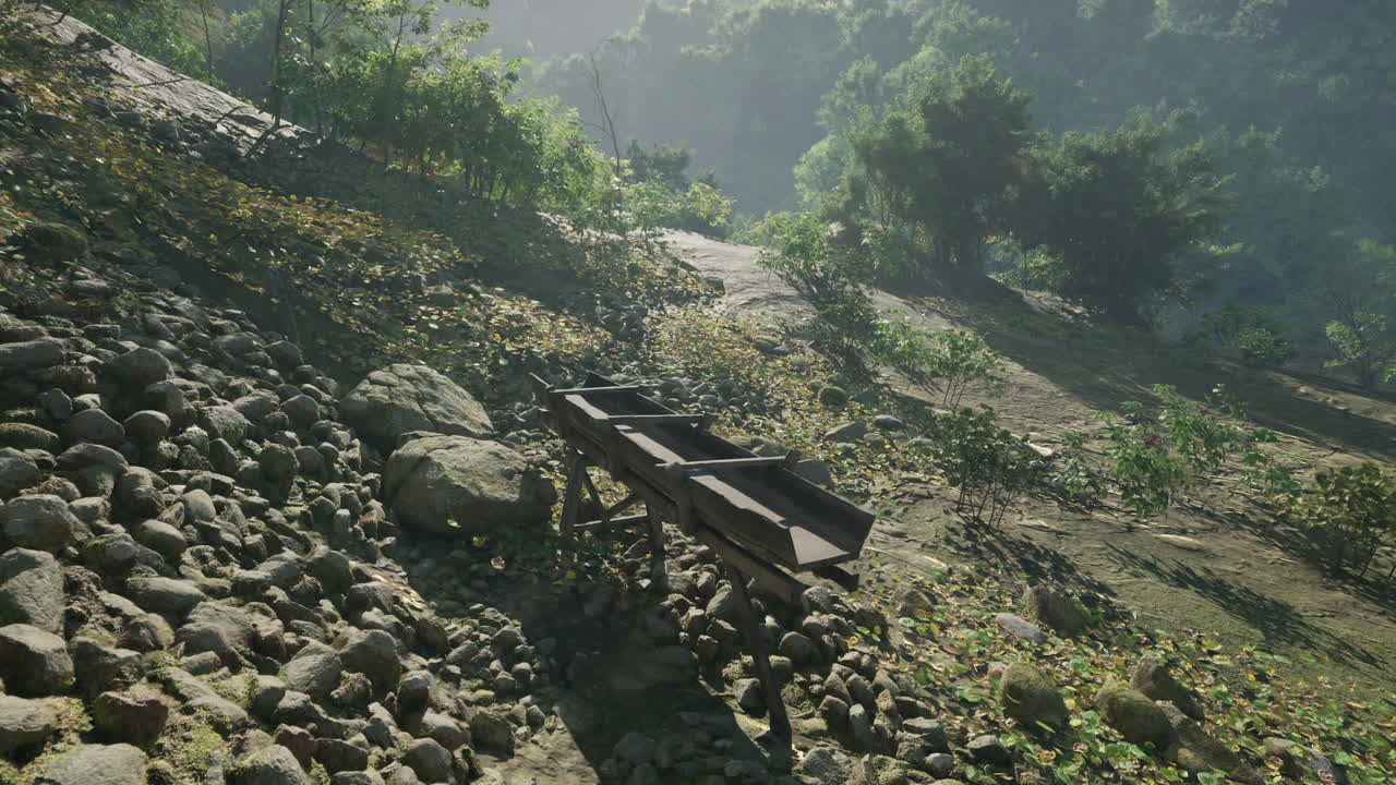 숲 속 의 산악 지형 에 있는 나무 로 만든 하천