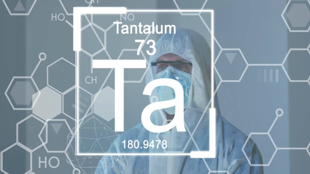 얼굴 마스크와 ppe 복장을 입은 백인 남성에 대한 요소의 애니메이션과 과학 데이터 처리