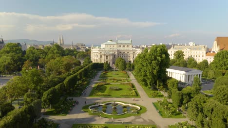 establecimiento de una toma aérea del jardín de rosas de viena en verano