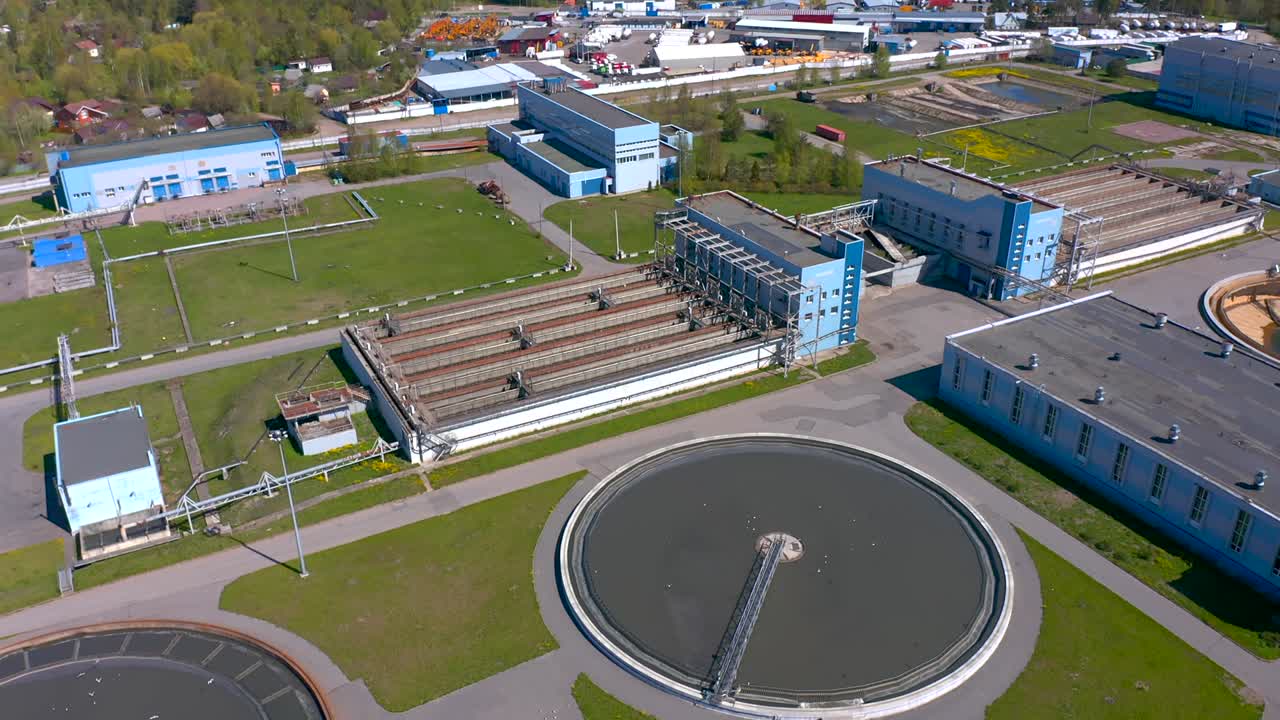 Water treatment facilities. Round sedimentation tanks.
