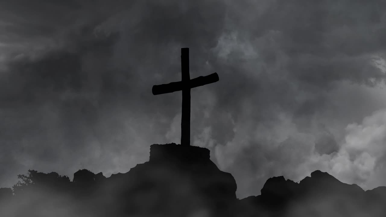 바위 언덕 실루엣에 십자가 기둥