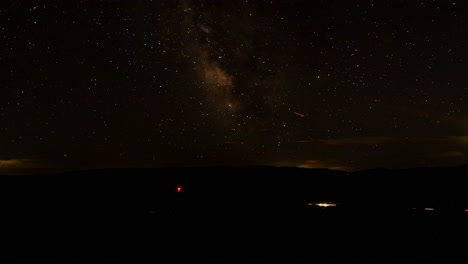 Crepúsculo-A-La-Oscuridad-Vía-Láctea-Lapso-De-Tiempo