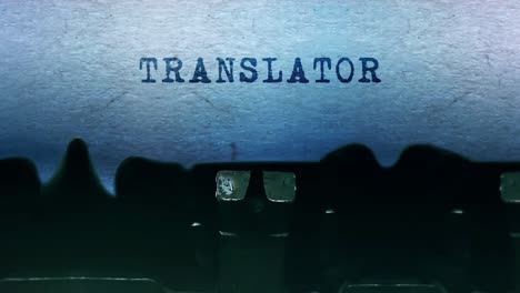 máquina de escribir antigua con la palabra traductor