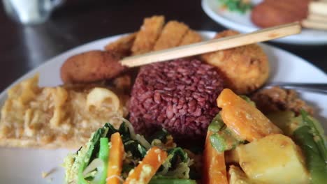 nasi campur bali vegan vegetarian traditional balinese indonesian food red rice with side dishes