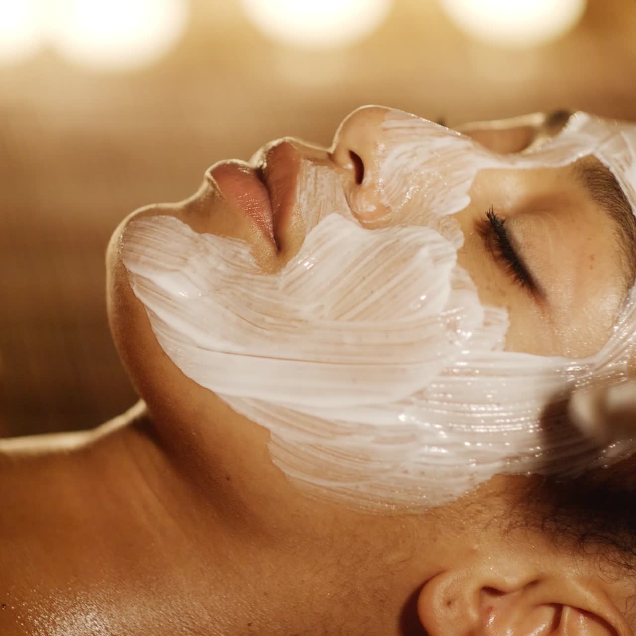 mascarilla cosmética en la cara