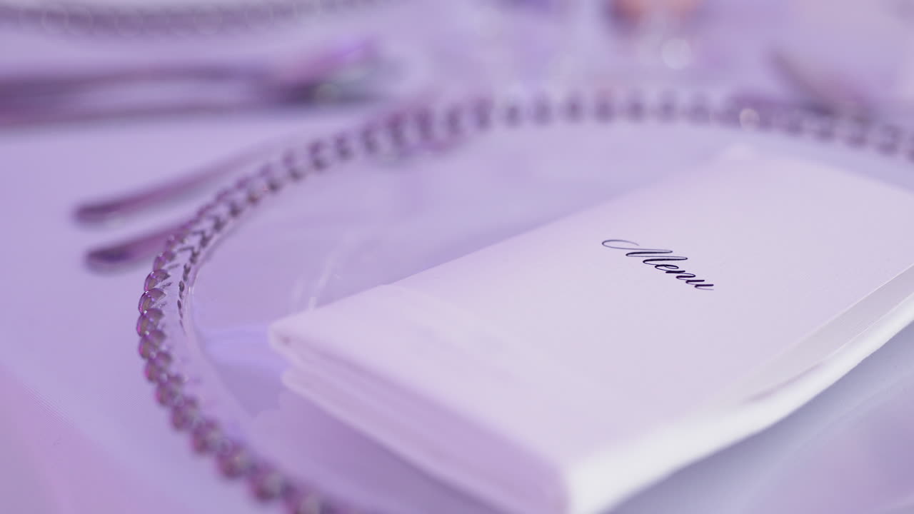 豪華裝飾的婚禮晚餐桌