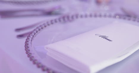 mesa decorada de lujo para la cena de boda