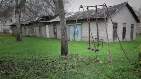 The-broken-child-swing