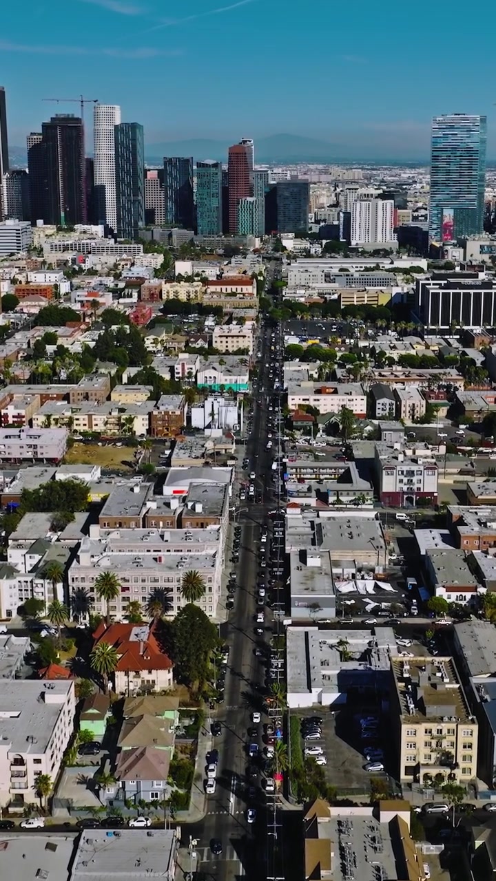 Traffico autostradale su strada a Los Angeles, California