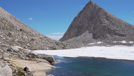 Prístino-Paisaje-De-Sierra-Nevada-Alta-En-El-Lago-Royce-2