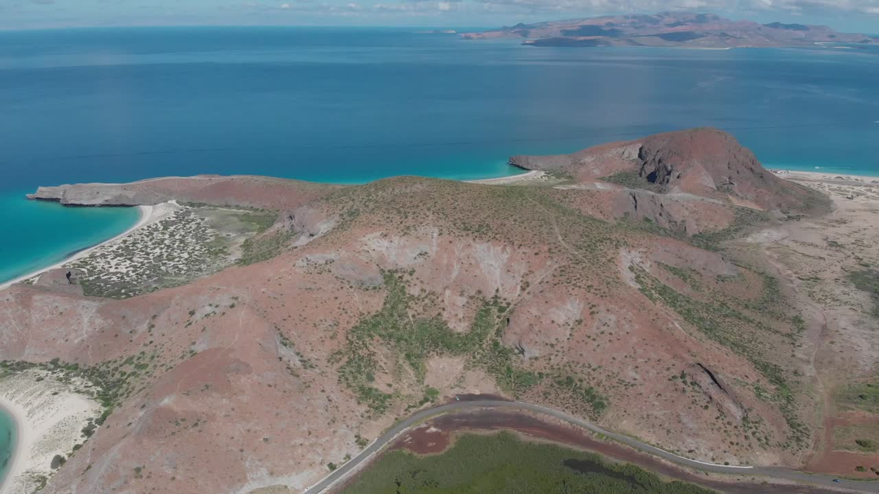 filmación hasta abajo en balandra mexico, con camino y mangroove