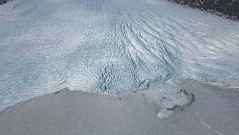 Large-Vatnajokull-glacier-in-south-of-Iceland,-aerial-tilt-down-view