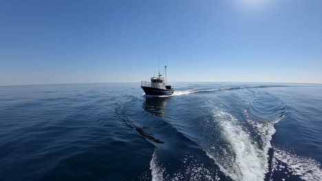 barco en el océano