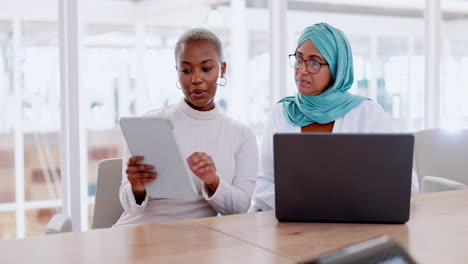 Geschäft,-Frauen-Oder-Gespräche-Mit-Laptop