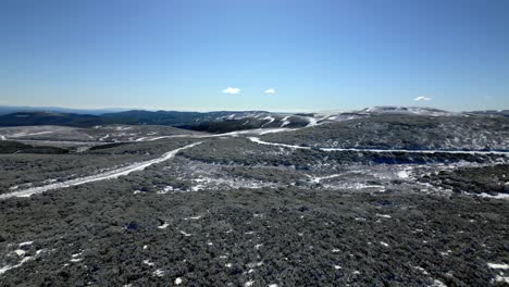 Aerial-shot-flying-over-a-snowy-landscape-in-Manzaneda,-Galicia