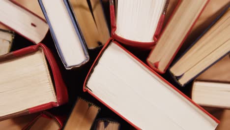 primer plano de los libros arreglados