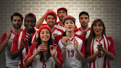 grupo de fanáticos animando a su equipo