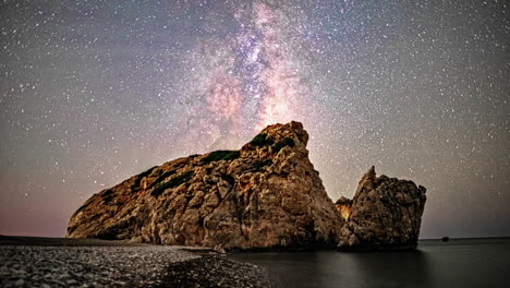 Timelapse-of-the-Milky-way-moving-in-the-sky-behind-a-rock-formation